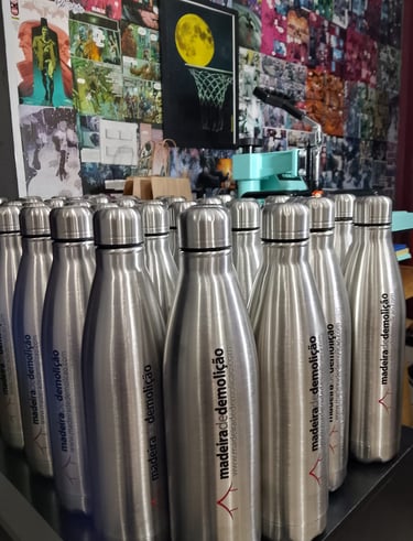 Garrafas personalizadas para madeirademolicao.com 