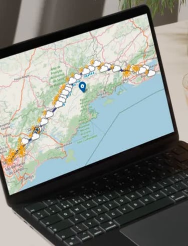 um notebook que mostra um mapa com previsão do tempo ao longo da rota