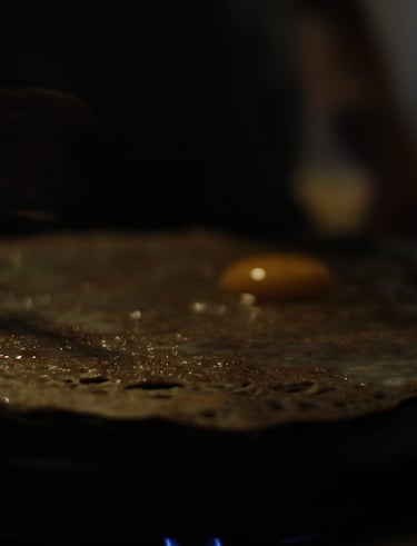 Gros plan sur la préparation d'une galette