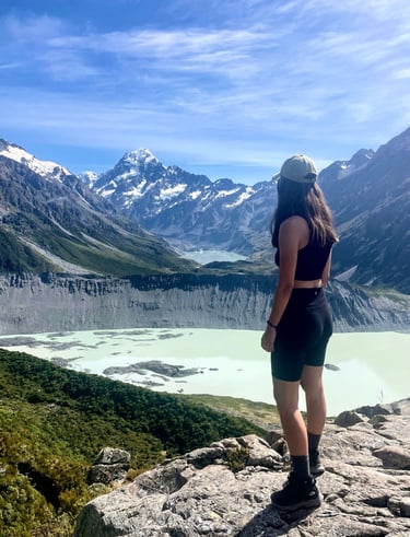 Vista de Mount Cook y Hooker Valley desde Sealy Tarns