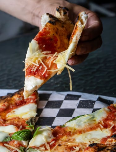 Pizza Napolitana artesanal con ingredientes frescos en Santiago NL