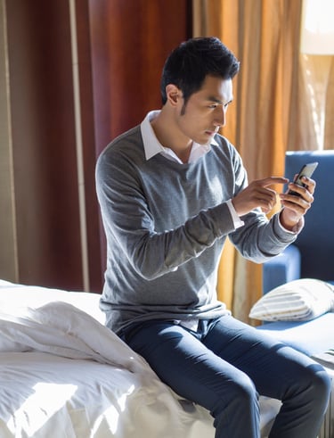 homme smartphone
