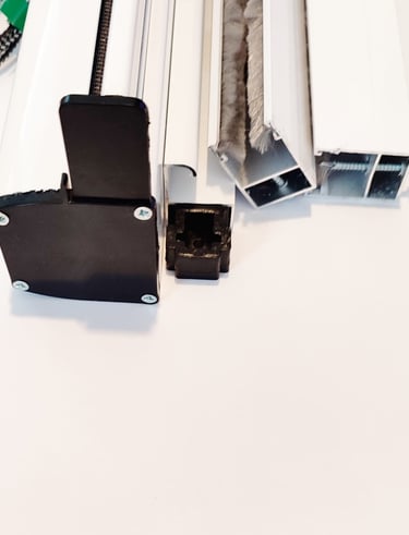 Plase pe comanda cu livrare in Bucuresti si in toata tara - plase rulou din aluminiu extruda vopsit