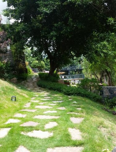 Relax at the Yangshuo Li River Resort