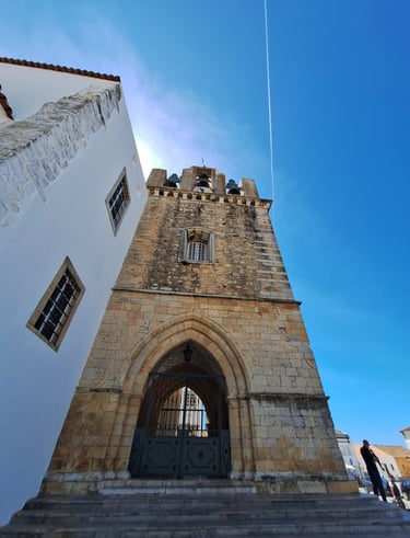 mooie toren in Faro stad