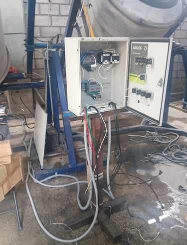 Tablero de control de motores en fabrica antes de la reparación