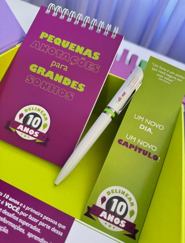 Brindes personalizados criados pela Delinear Artes Visuais para comemoração de dez anos
