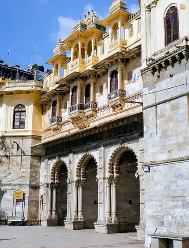 View of Gangaur Ghat with steps leading into Lake Pichola, Udaipur Rajasthan.
