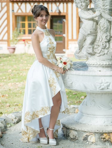 robe de mariée courte traine satin perles dorées sur mesure princesse marines chars