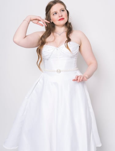 Robe mariée courte satin perles sur mesure vexin