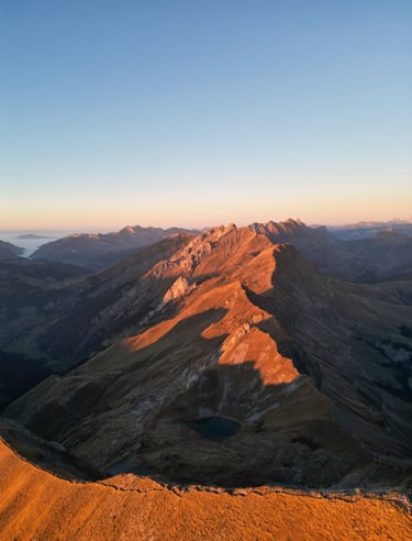 Prise de vue aérienne par drone dans les Alpes – Montagne en Drone