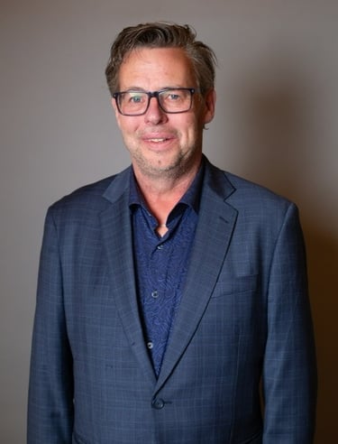 anthony dickinsen headshot