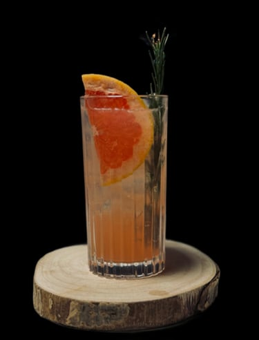 Gėrimų tiekimas renginiams – vasariški kokteiliai sodybose.