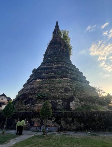 Czarna Stupa w Laosie