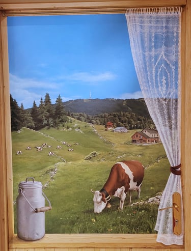 Paysage jurassien en trompe-l'oeil sur une porte. Faux bois, rideau, vaches, pot à lait
