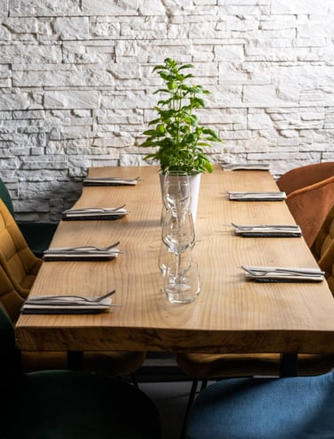intérieur du restaurant Le Poisson Rouge à Cassis