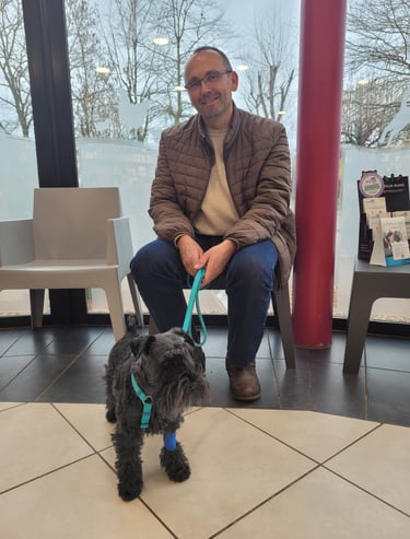 Schnauzer miniature et son éleveur