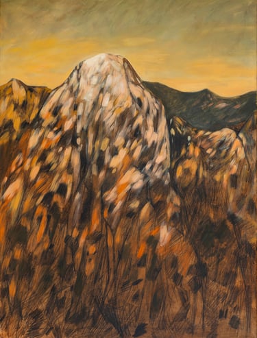 peinture de la couleur fauve des rochers en montagne au soleil couchant