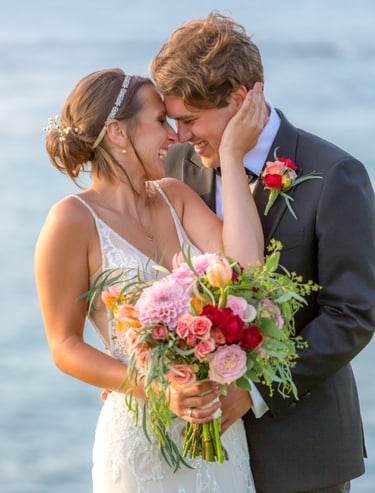 bride & groom holding bouquet on cliffside of cuvier park, la jolla