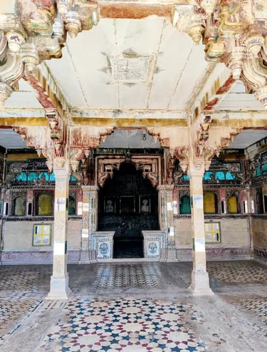 Phool Mahal in Bundi,showcasing floral frescoes, mirror work, and intricate arches that reflect the grandeur of Rajput art.