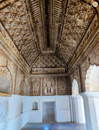 Fresco-adorned ceiling in the courtyard of Raja Mahal, Orchha