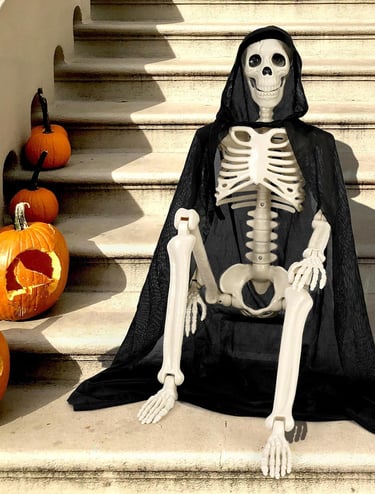 Sizonjoy 36-inch posable Halloween skeleton decoration with movable joints for indoor and outdoor