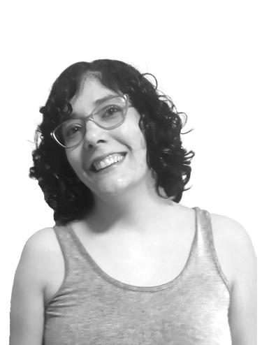 Mujer Diseñadora con Anteojos en Blanco y Negro