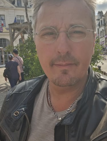 Portrait de João Baptista, magnétiseur énergéticien à Auray 56 - Fondateur de L'Âmagit du Cœur