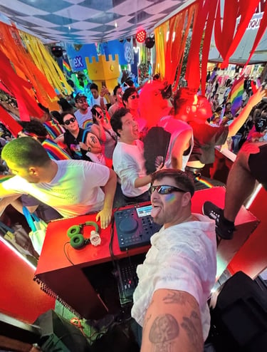 Memo Pearls entertaining attendees at a large-scale Pride festival and brand activation.