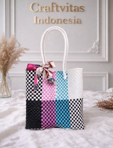 Tas anyaman plastik motif batik hitam pink biru putih handmade Craftvitas Indonesia
