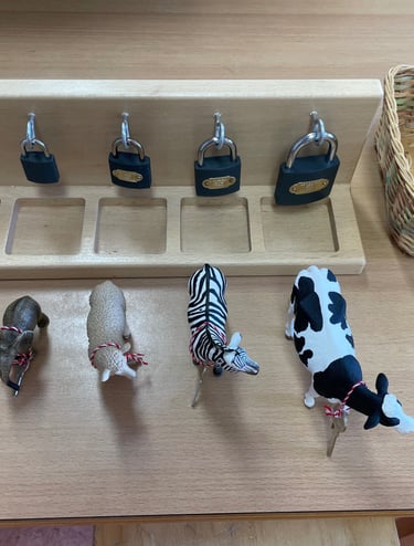 Adaptiertes Montessori-Material mit Schlüssel-Schloss Montessori-Therapie Ludwigsburg