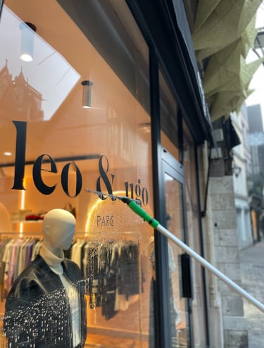 Nettoyage professionnel des vitres du magasin Léo et Ugo à Rouen par M & M Services Pro