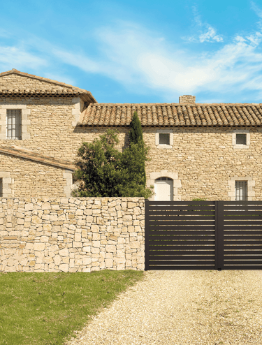 portail coulissant dans un chateau près de lyon