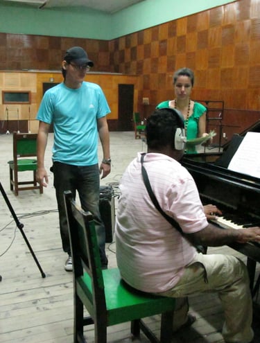 Rey Escobar, Rodolfo Argudin "Peruchin" & Daviana Basilio.