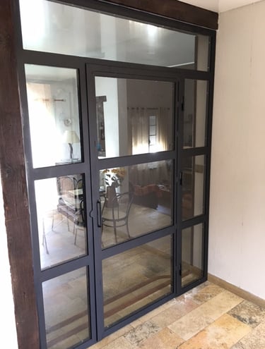 detail d'une menuiserie dans un style moderne BLmiroiterie Aniane