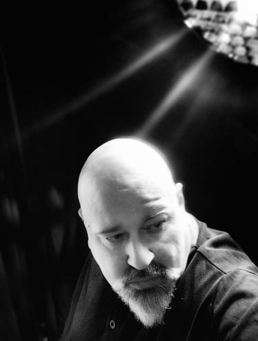 Black and white portrait of Sébastien Lovat. Studio Luciférine