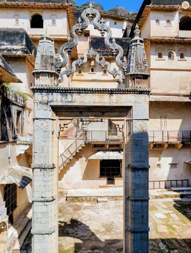 Jhula Chowk courtyard in Bundi, where queens and maids once swung beneath carved arches.