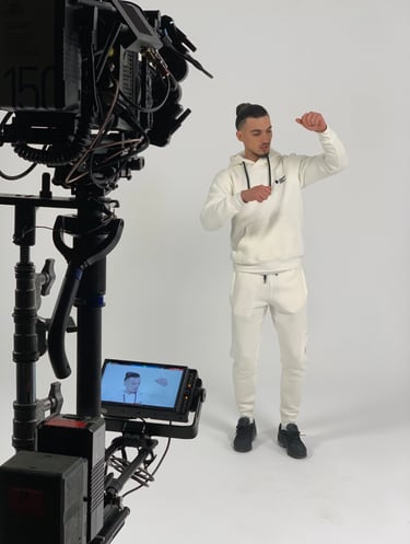 camera arri sur steadycam dans un plateau de tournage fond blanc