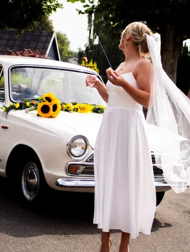 Uformel brudekjole i satin I simpel og moderne 