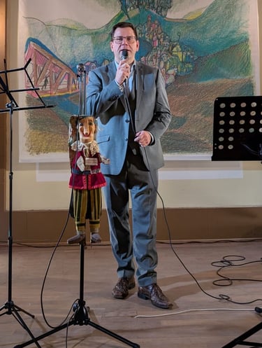 Frank L. Richter beim Moderieren während Kultur im Logenhaus Dessau