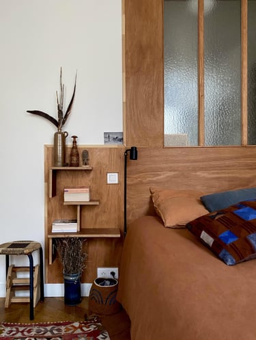 detail tete de lit en placage de bois