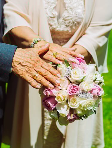 Entrada de la novia en su boda en Bogotá — fotografía TheLens.