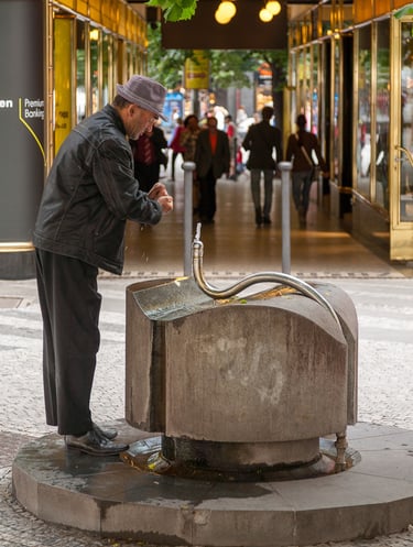 Reinhard Mokros: Adria-Palast in Prag