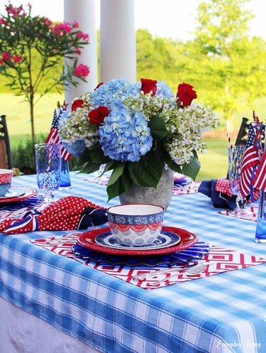 patriotic table arrangement