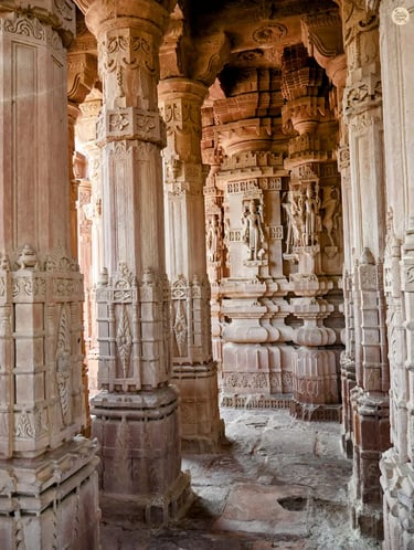 Detailed temple carvings at Mandore Garden in Jodhpur, showcasing Rajasthan’s heritage craftsmanship.