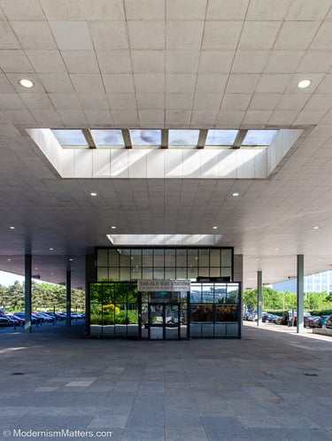 Former bus station ● Milton Keynes, UK ● Derek Yeadon - Milton Keynes Development Corporation ● 1982-1983