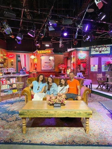 warner bros studio LA divano friends