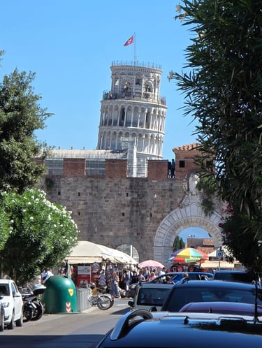 a tower of pisan and a tower of pisa
