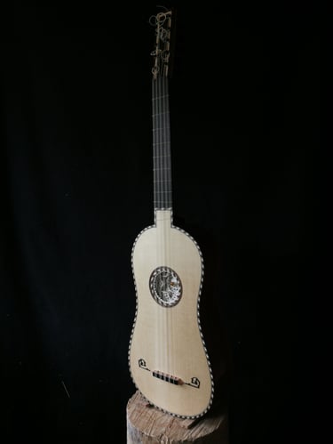 Baroque guitar by Omang guitars