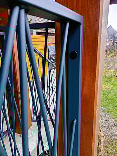 Modern fém, teraszkorlát az Arton Steel műhelyéből